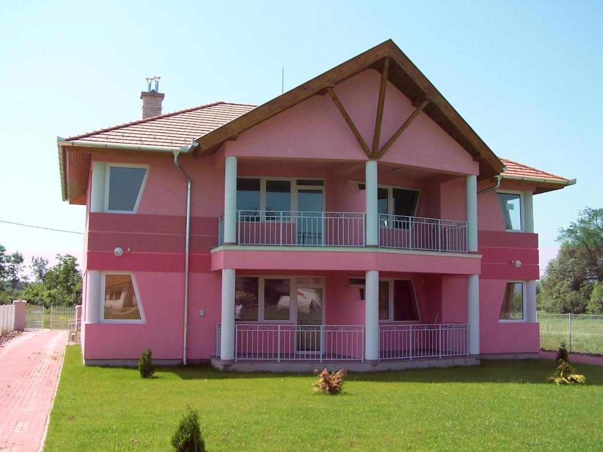 Liget Apartmanhaz Kehidakustány Dış mekan fotoğraf